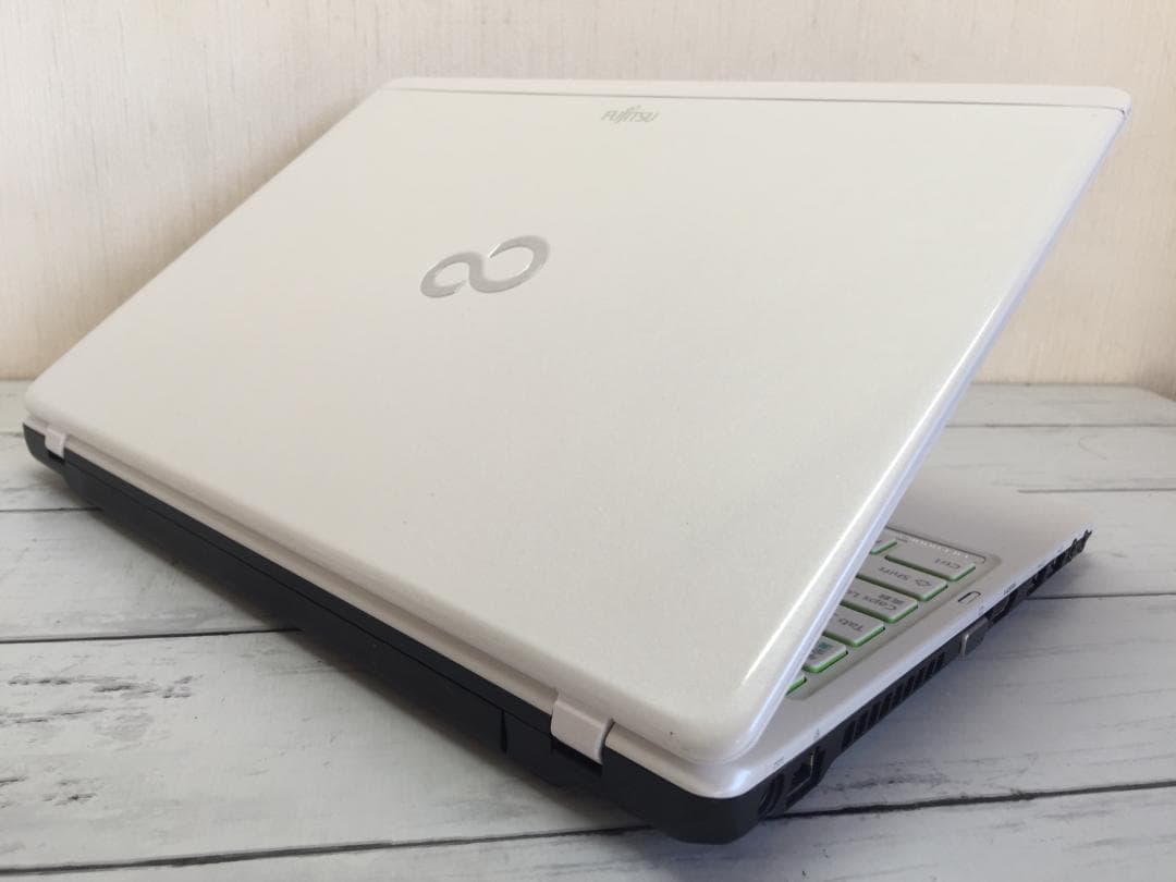 LIFEBOOK SH54 13.3型/薄型/Office2024/win11