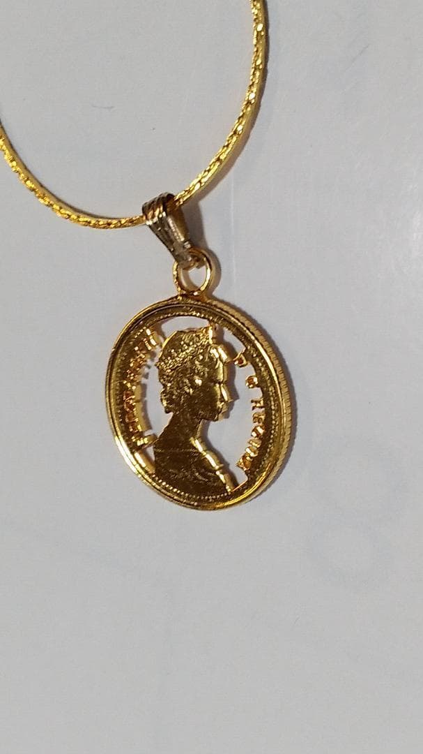 エリザベス2世 カットアウト カナダ  ネックレス 金鍍金仕上 新品