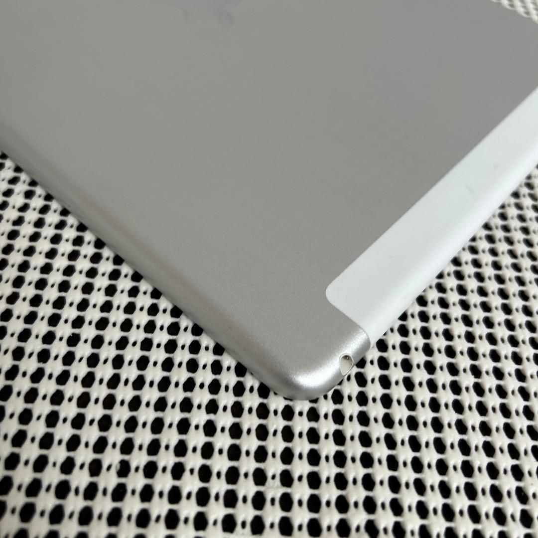 87【早い者勝ち】電池最良好☆iPad Air2 第2世代 16GB au☆