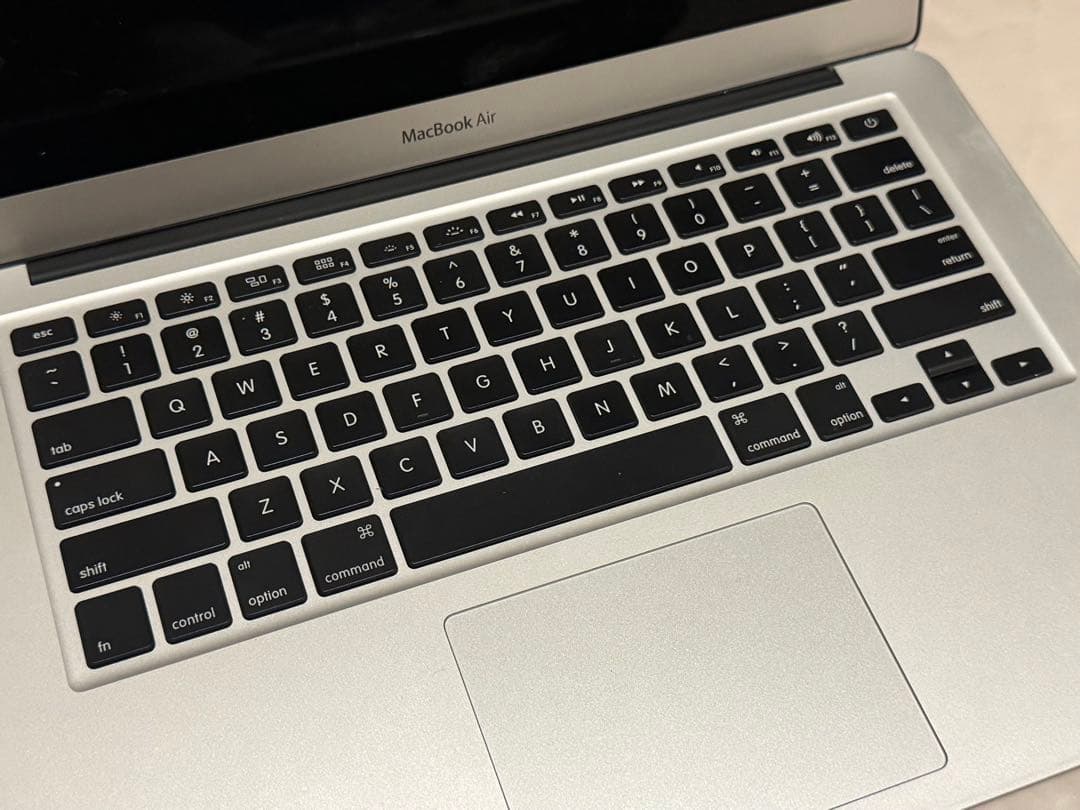 Apple MacBook Air ／ NEC Windows PC