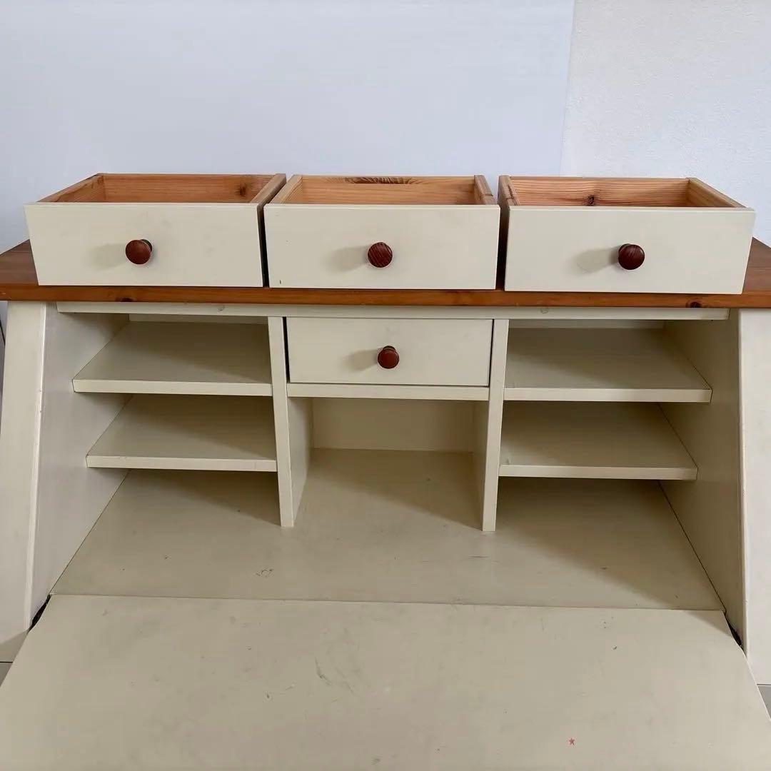 クリーム色の木製チェスト・デスク・学習机