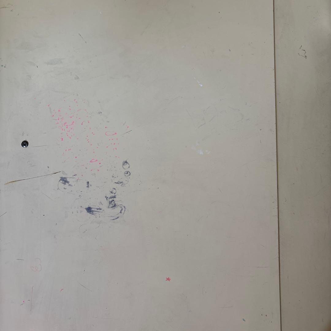 クリーム色の木製チェスト・デスク・学習机