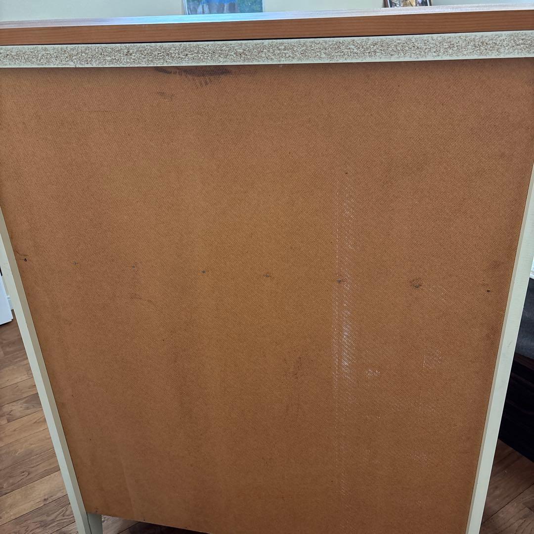 クリーム色の木製チェスト・デスク・学習机