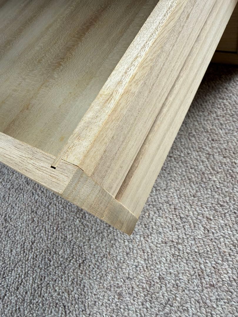 美品 桐箪笥 3段 金色の菊紋金具 和タンス 着物収納 ローチェスト