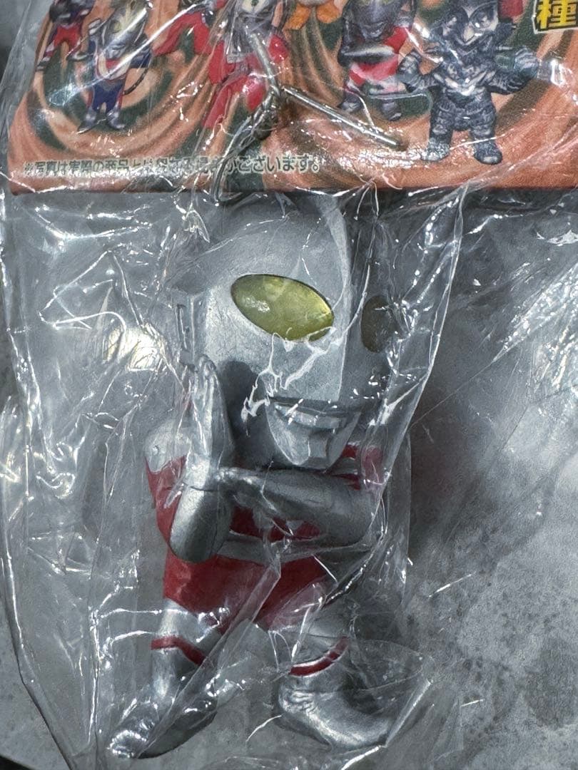 円谷キャラクターフィギュアキーホルダーウルトラマンセブンティガダイナガイア全7種
