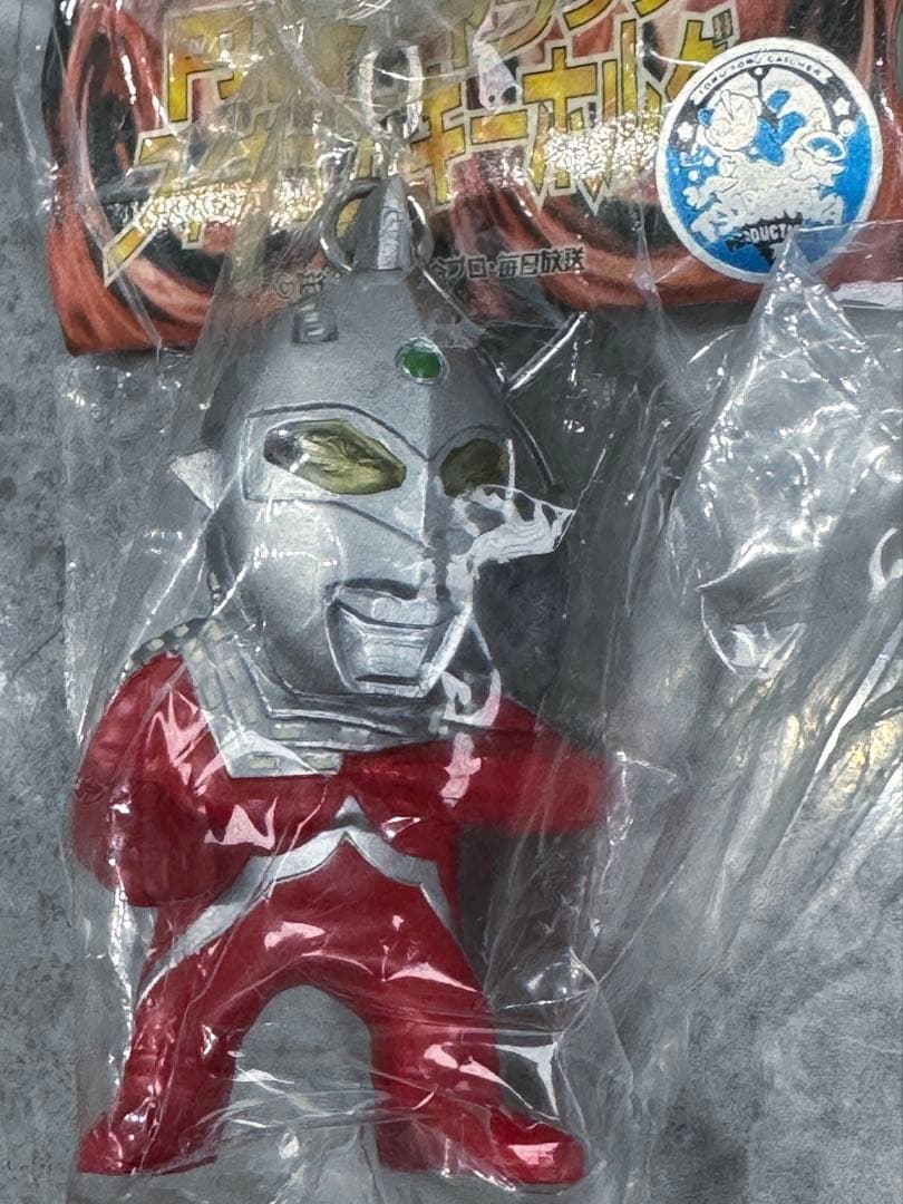 円谷キャラクターフィギュアキーホルダーウルトラマンセブンティガダイナガイア全7種
