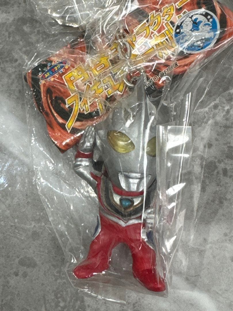 円谷キャラクターフィギュアキーホルダーウルトラマンセブンティガダイナガイア全7種