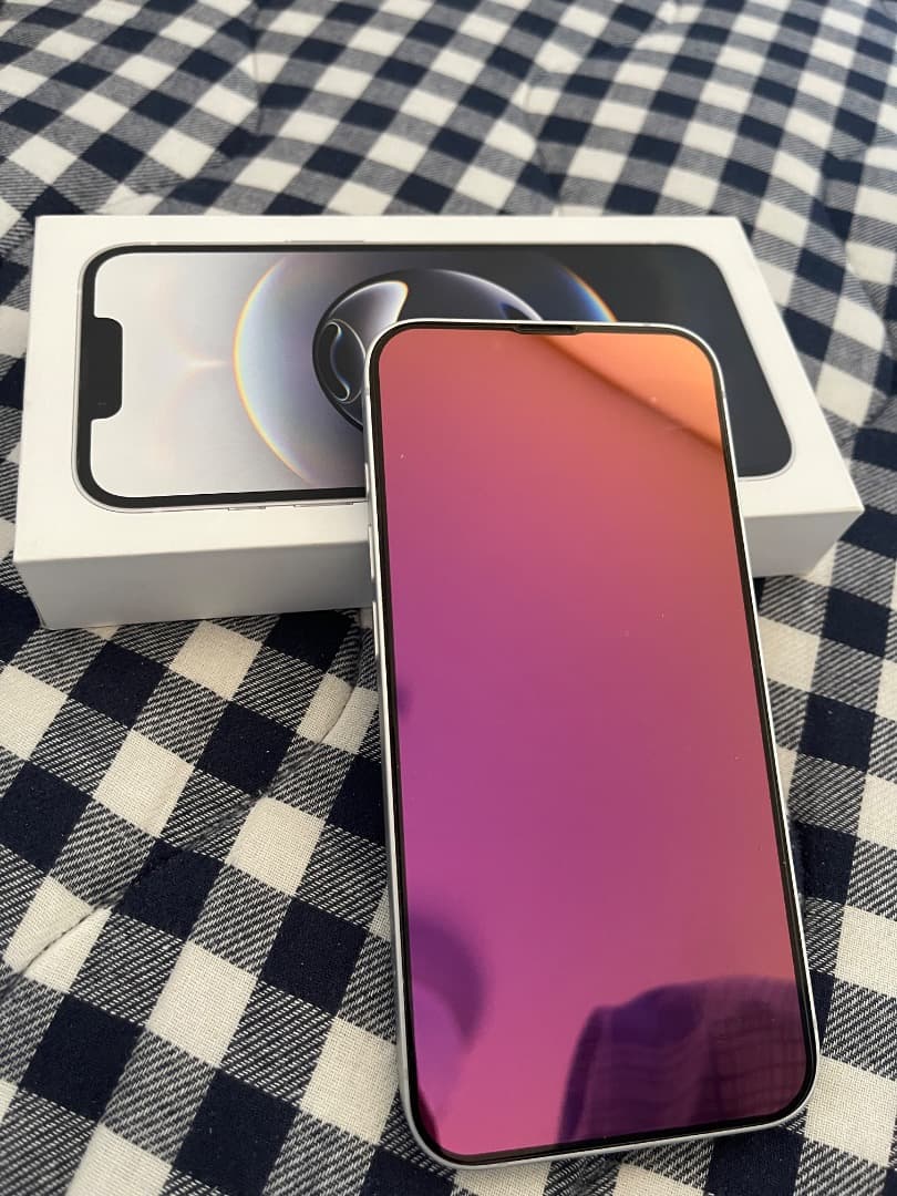 iPhone16e 美品 女性使用 電池100