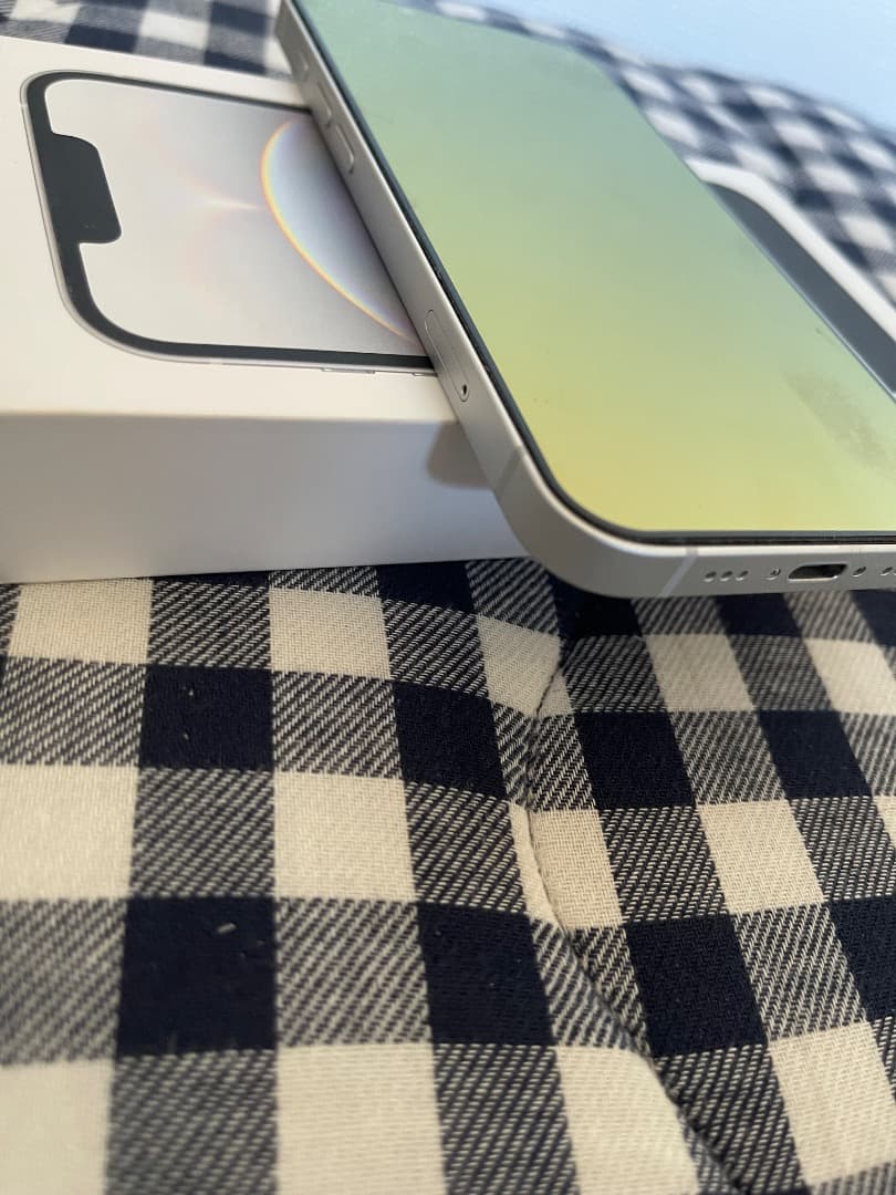 iPhone16e 美品 女性使用 電池100