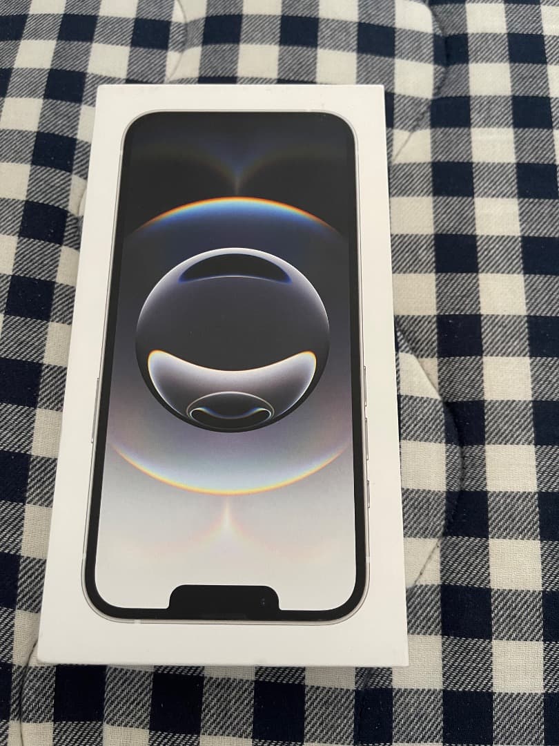 iPhone16e 美品 女性使用 電池100