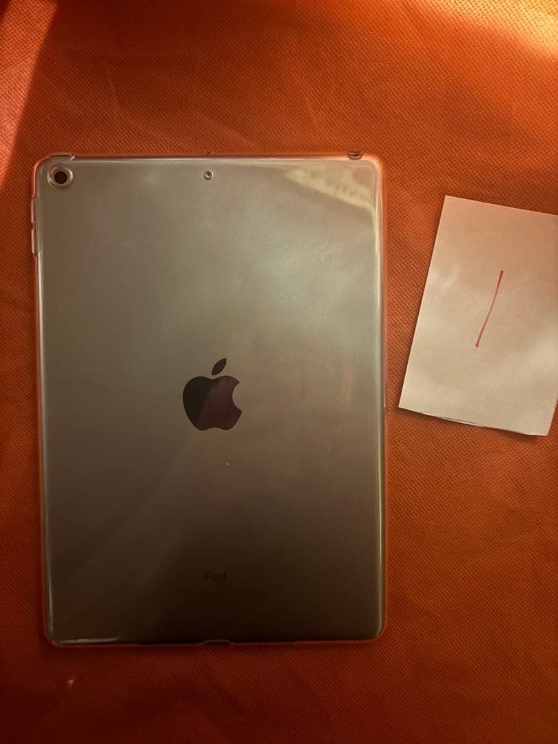 ①Apple iPad (第6世代) 32GB スペースグレー