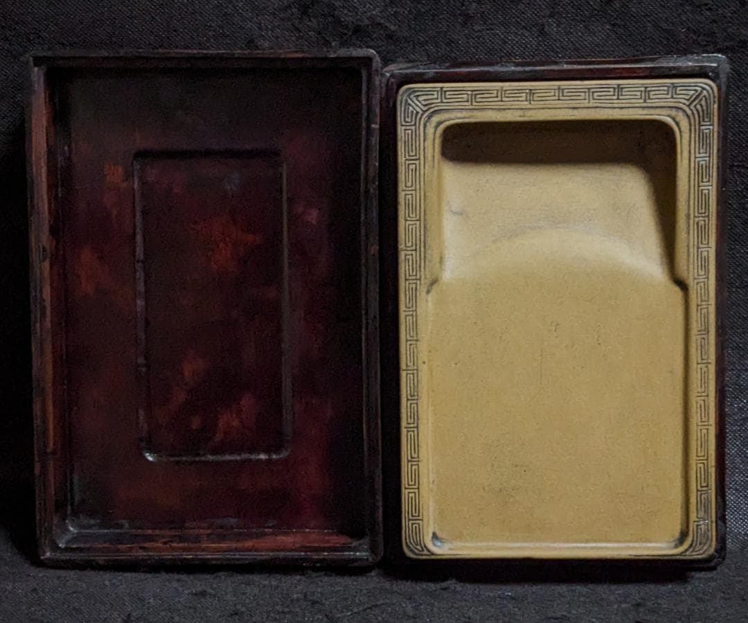 【澄泥・雷廻文門字硯】◆鱔魚黄の美石◆蘇州霊巌山石◆唐木共箱◆約八吋◆検→端渓