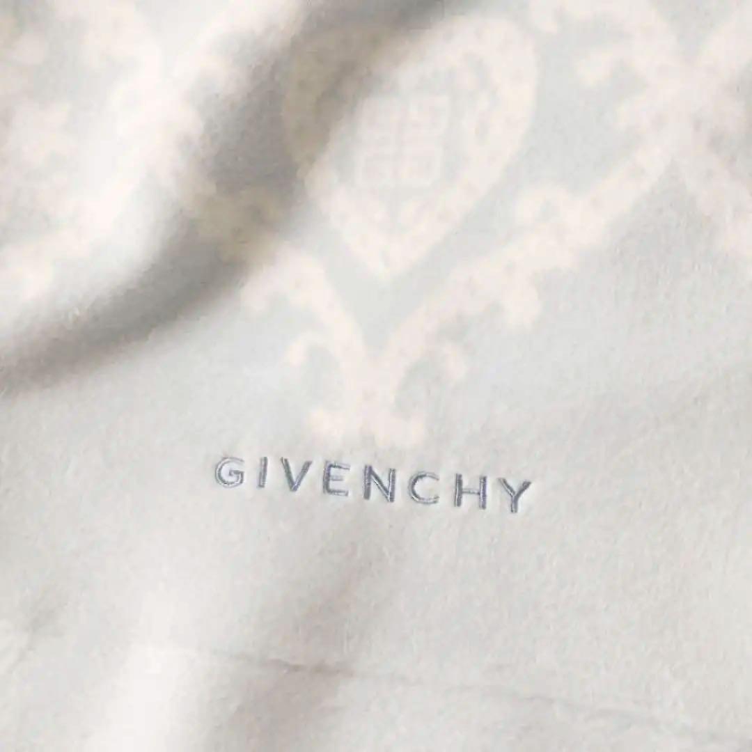 GIVENCHY❤︎綿毛布。最終価格です。