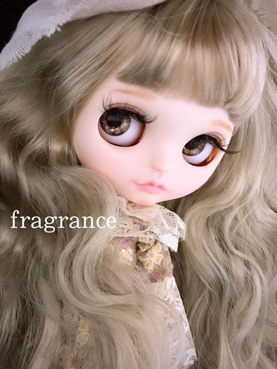 アイシードール  カスタムドール　白肌　アッシュベージュ