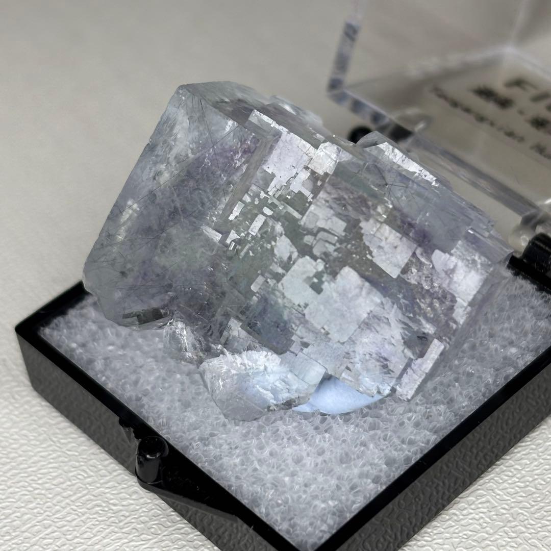 ヤオガンシャン産 フローライト 鉱物標本