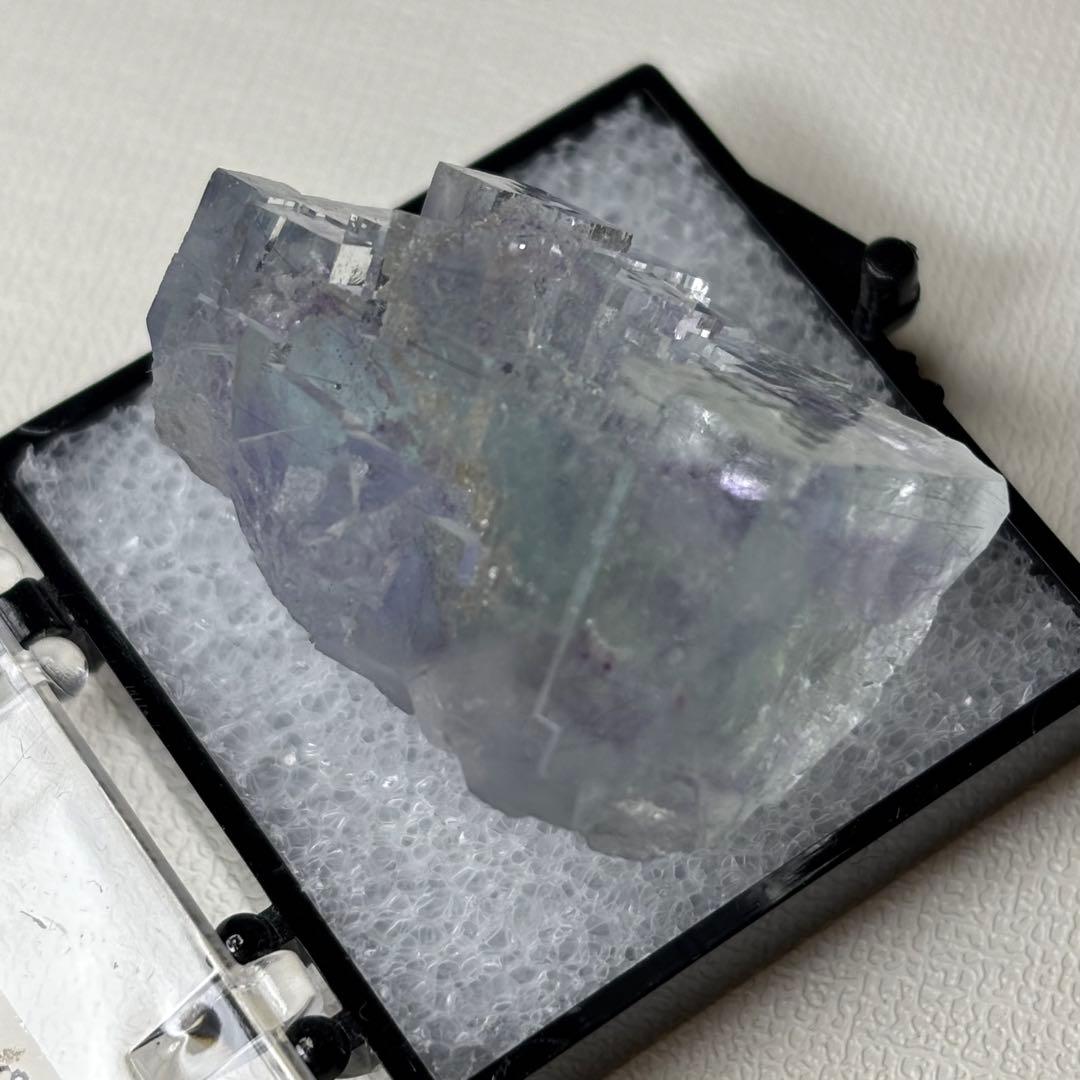 ヤオガンシャン産 フローライト 鉱物標本