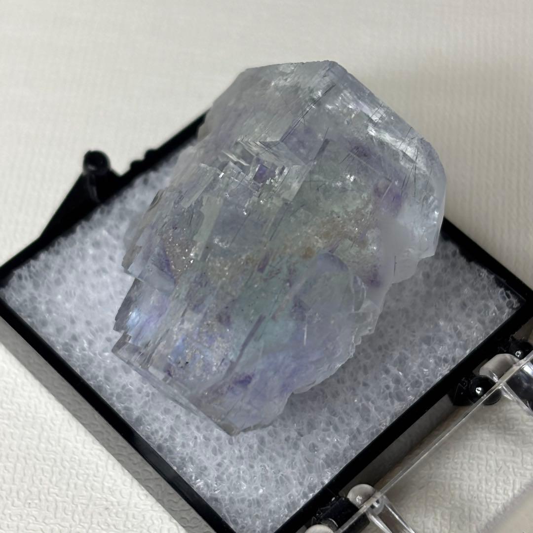 ヤオガンシャン産 フローライト 鉱物標本