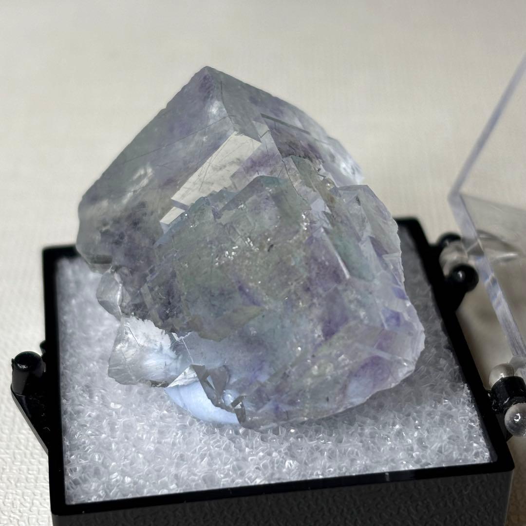 ヤオガンシャン産 フローライト 鉱物標本