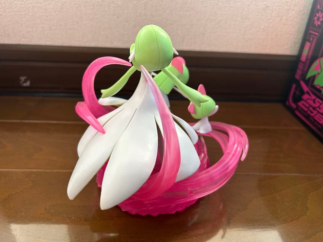 ポケモン　ライトアップフィギュア ラルトス キルリア サーナイト