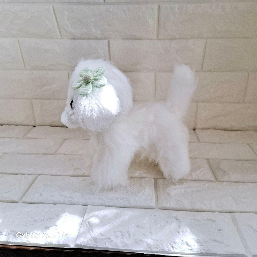 白い犬のぬいぐるみ 緑のリボン付き