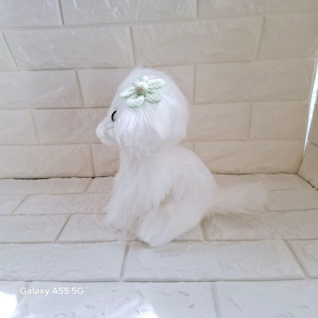 白い犬のぬいぐるみ 緑のリボン付き
