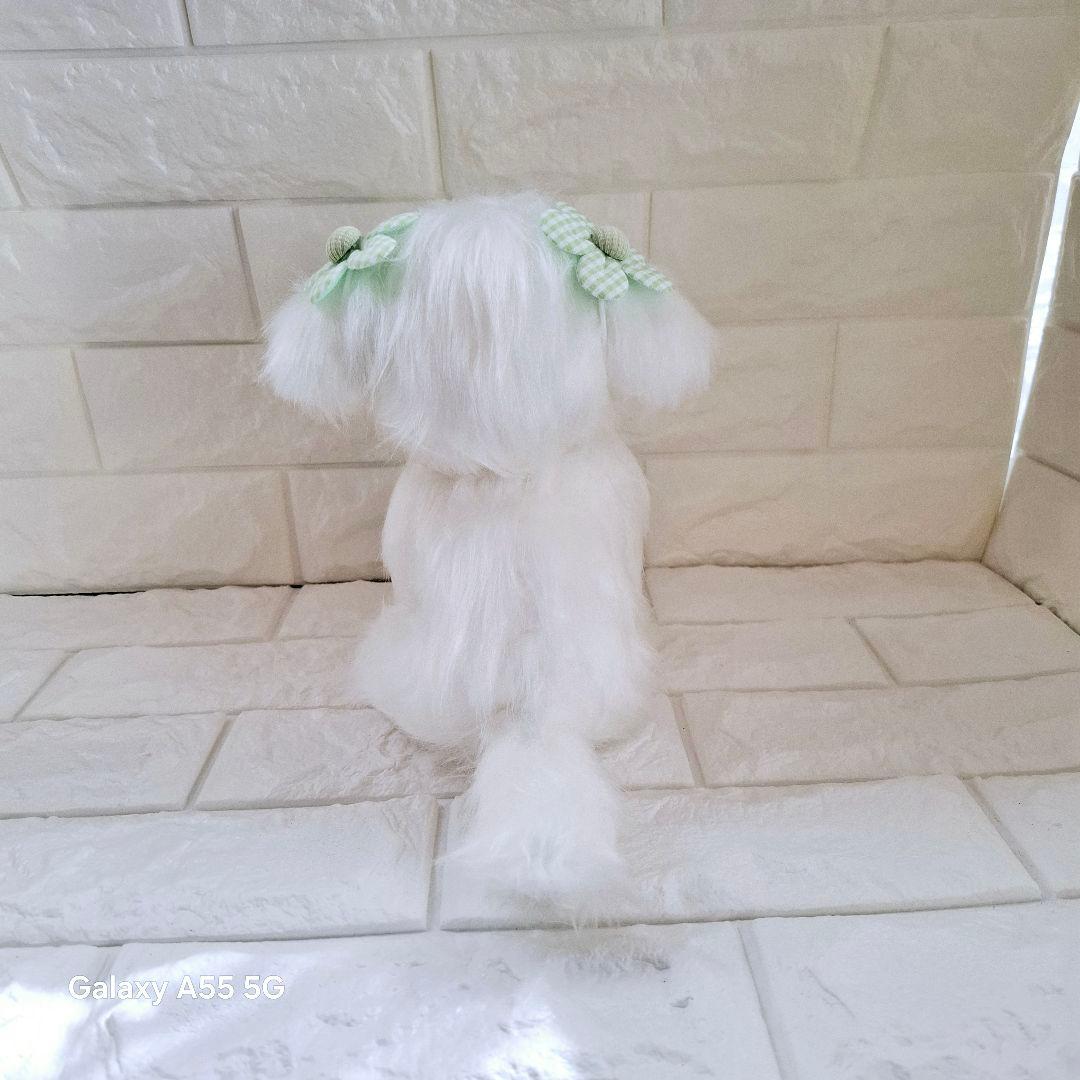白い犬のぬいぐるみ 緑のリボン付き