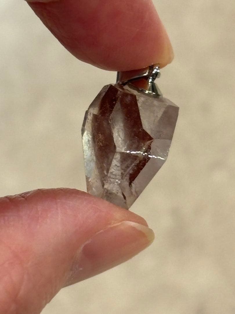 ヒマラヤ　レッドファントムクォーツ　赤富士　ペンダントトップ