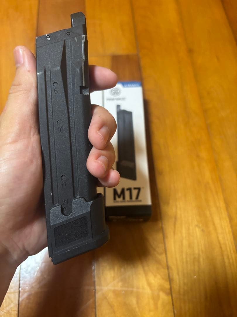 SIG PROFORCE M17 CO2ガスマガジン　2本セット　1本未使用