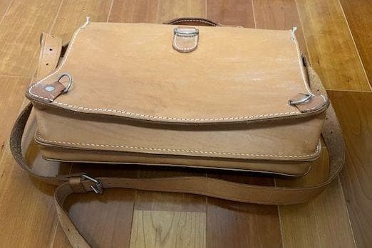 ルイタータッセン レザー ビジネスバッグ ダブルバックル