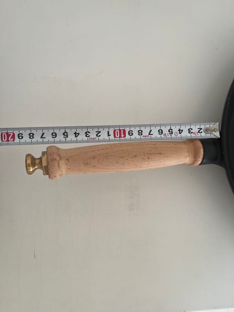 FISKARS 鋳鉄製フライパン 木製ハンドル