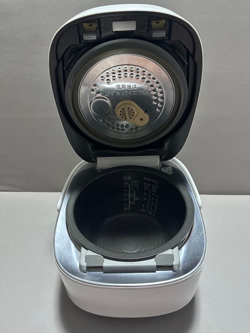 TOSHIBA 真空圧力IH炊飯器 ホワイト