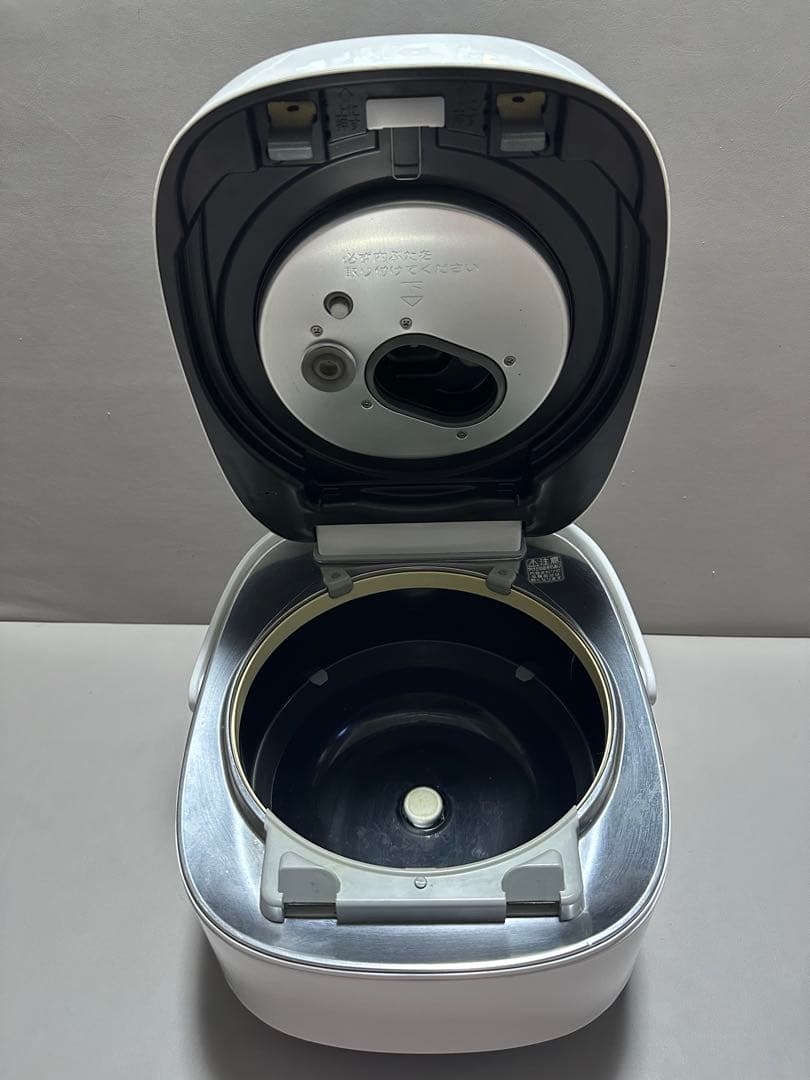 TOSHIBA 真空圧力IH炊飯器 ホワイト