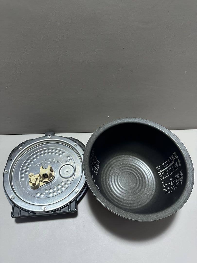 TOSHIBA 真空圧力IH炊飯器 ホワイト