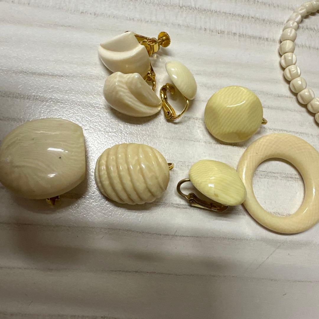遺品整理　象牙風のアクセサリーセット