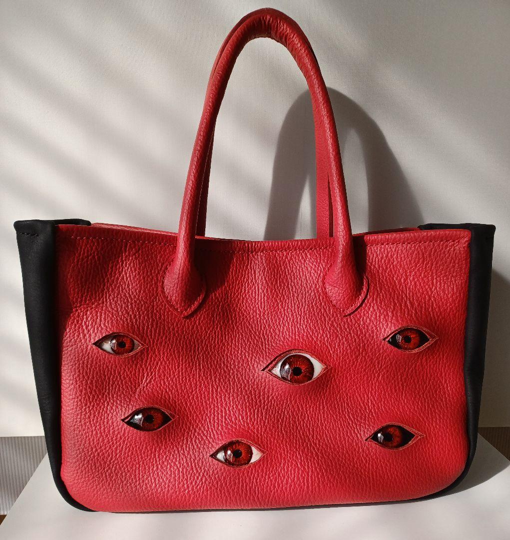 真っ赤な目玉バック