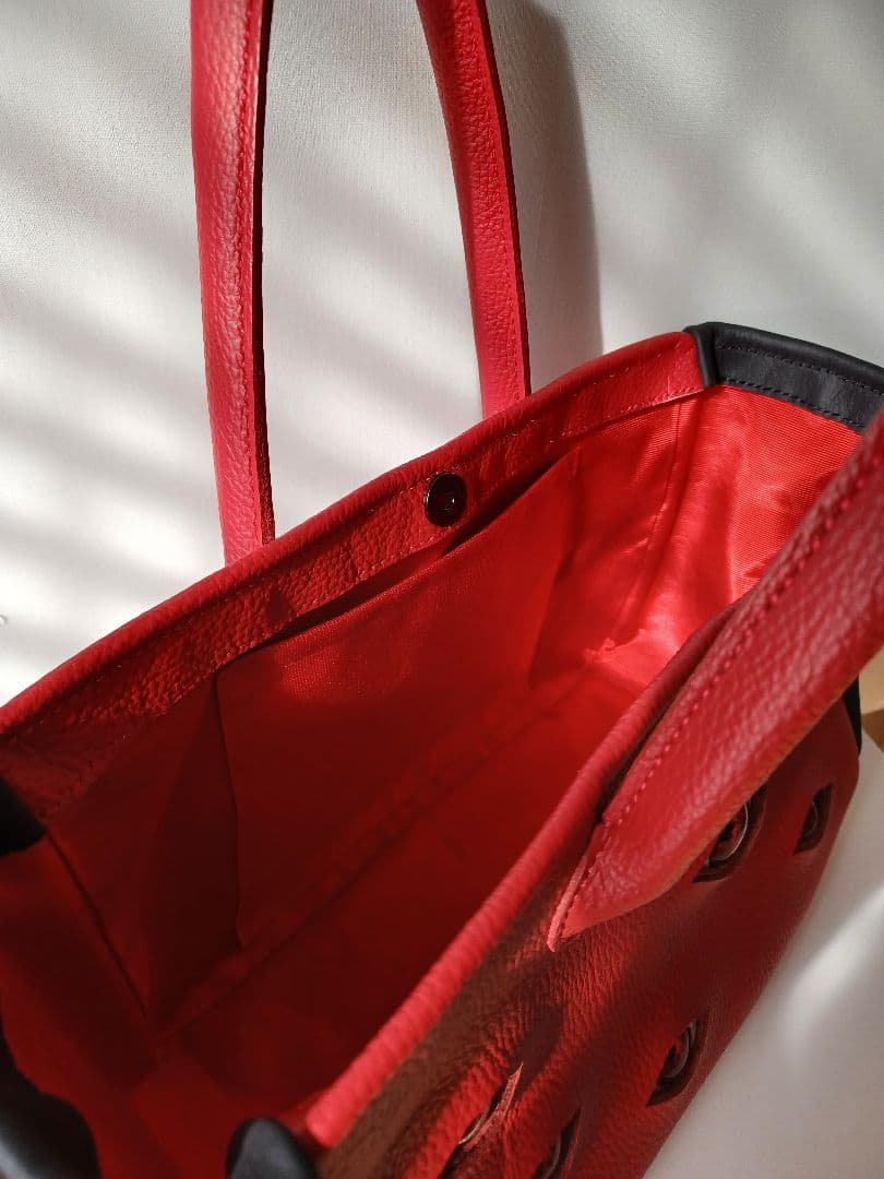 真っ赤な目玉バック