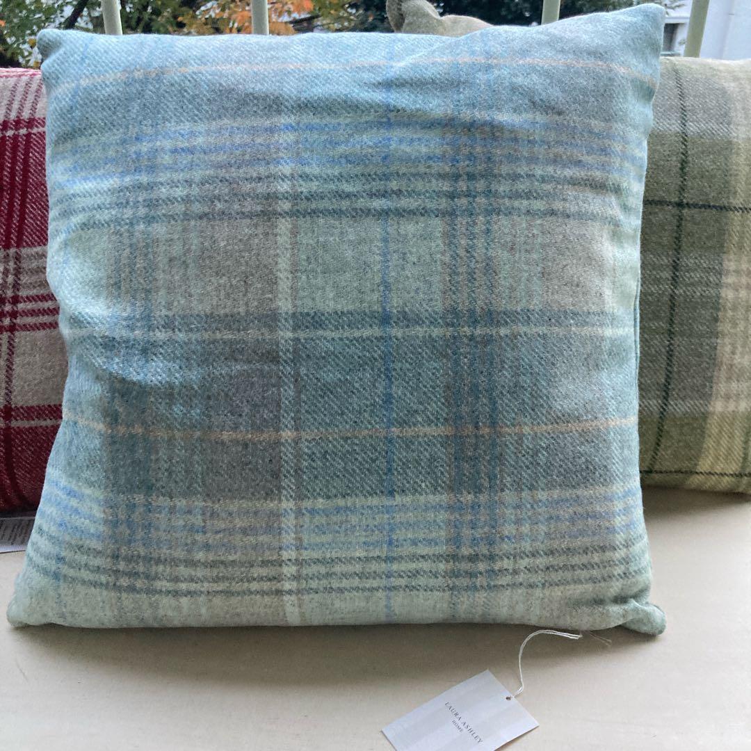 イギリス輸入　ローラアシュレイ ウールクッションフェザーパッド　新品