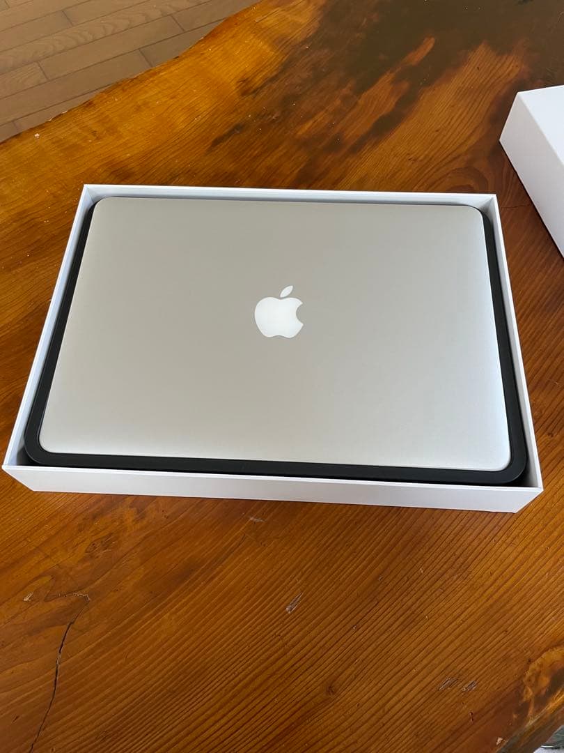 Apple MacBook Air シルバー 充電器付き　美品