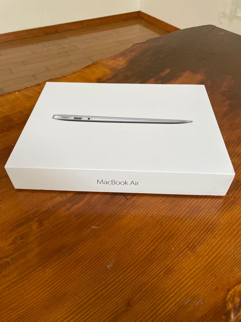Apple MacBook Air シルバー 充電器付き　美品