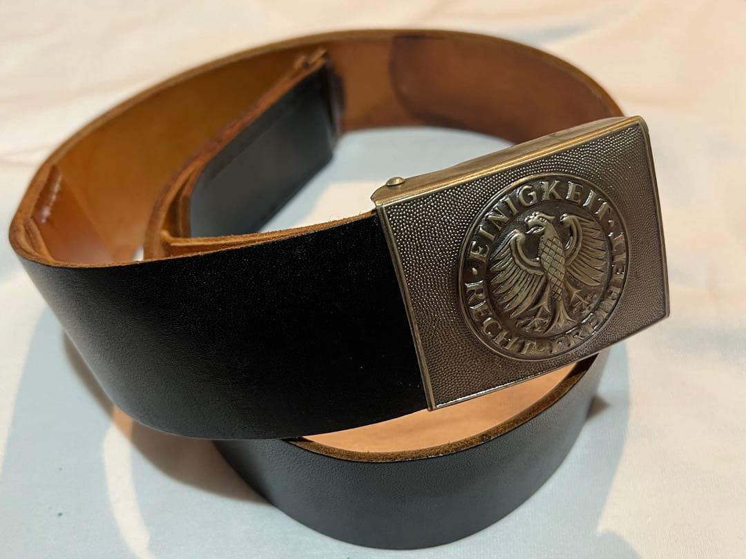 実物　西ドイツ軍　黒レザー 黒鷲アドラーの紋章バックル 外ベルト　統一と自由