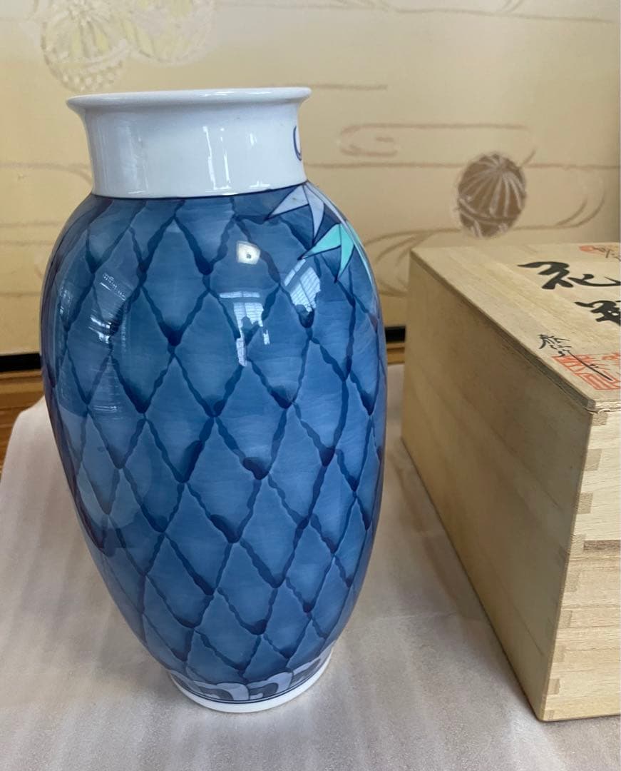 通商産業大臣認定　鍋島焼き花瓶