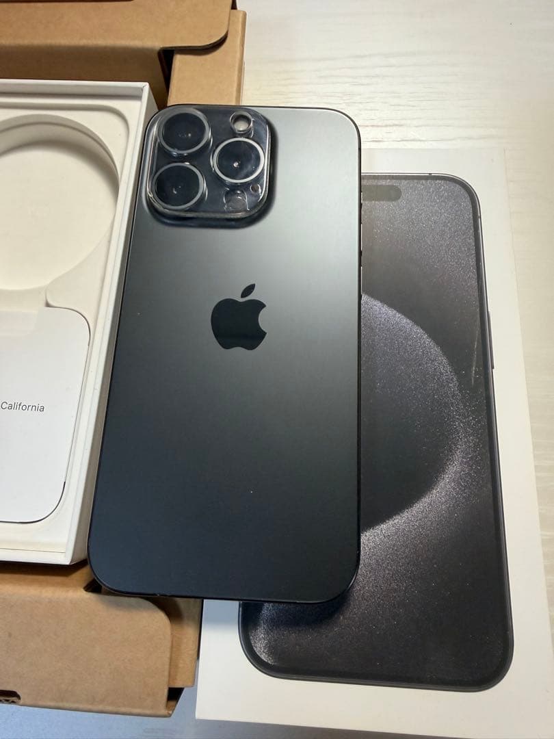 [issa]Apple iPhone 15Pro ブラックチタニウム1TB