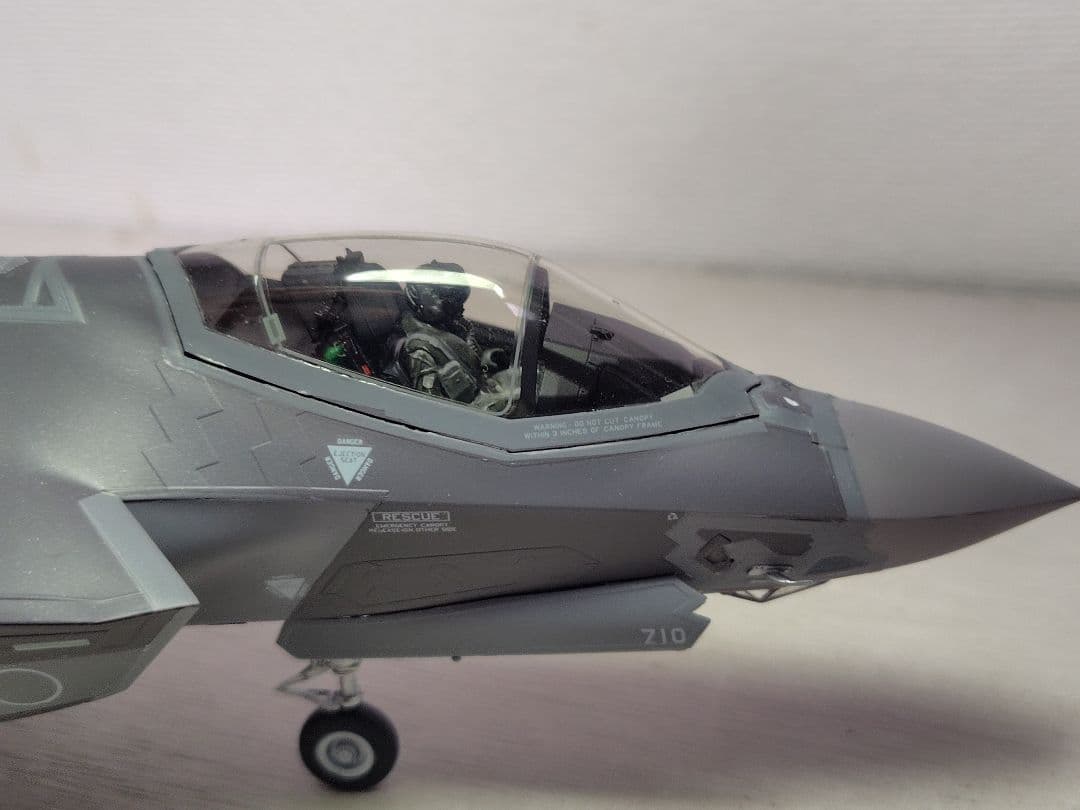 タミヤ F-35A 1/48スケール プラモデル完成品