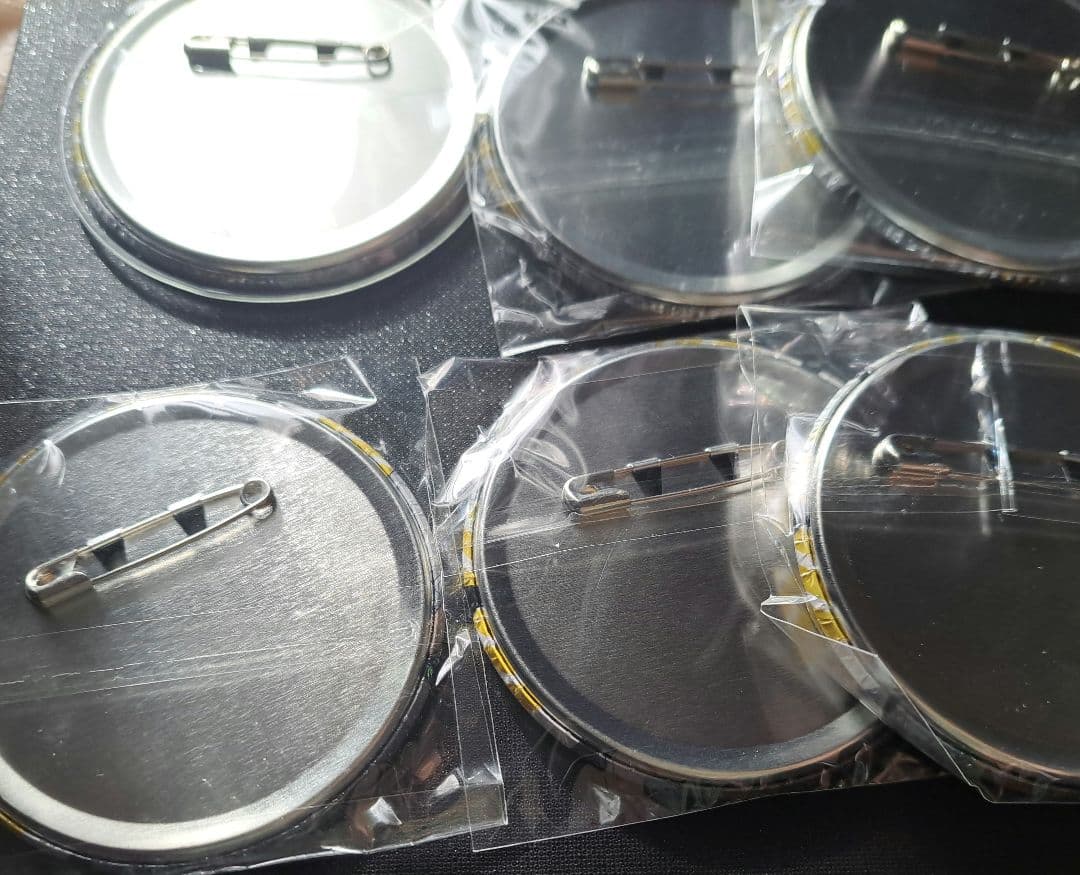 ワンピース アルティメットクルー缶バッジ ルッチ　8つセット