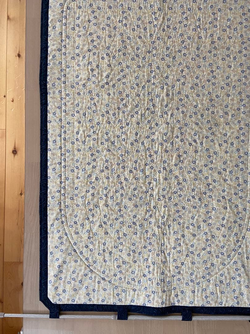 タペストリー　大型　ステンドグラスキルト　ハンドメイド