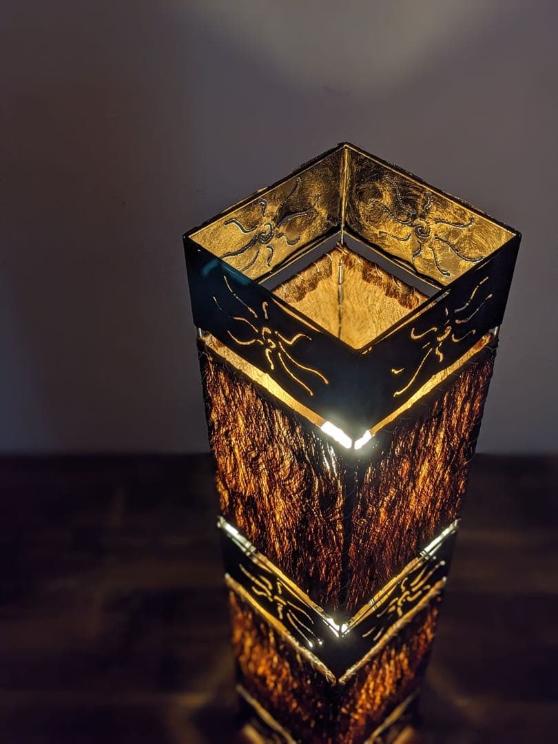 【AAE】アジアンタワーライト　彫刻模様　フロアスタンド　店舗照明