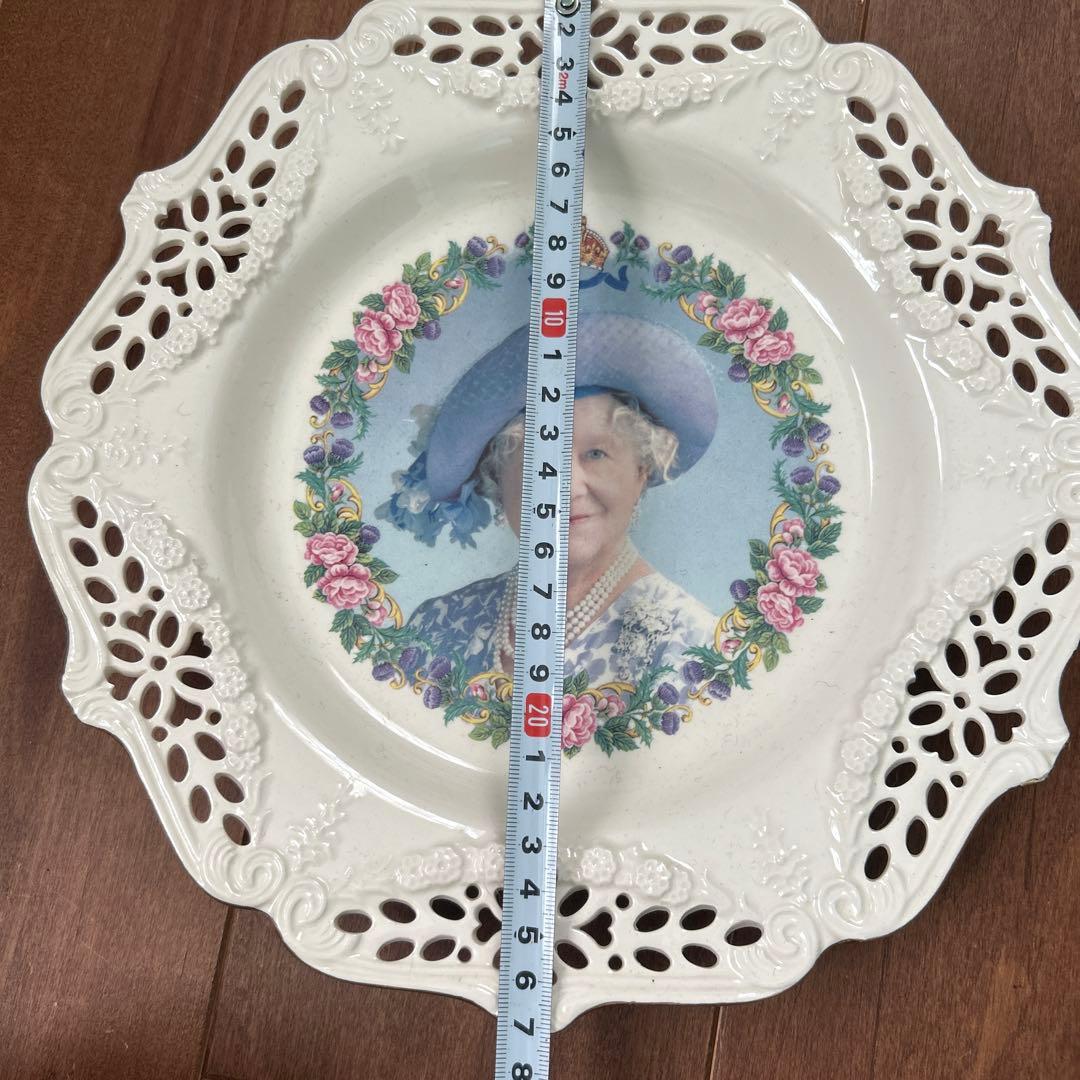エリザベス女王肖像陶器皿 レース装飾