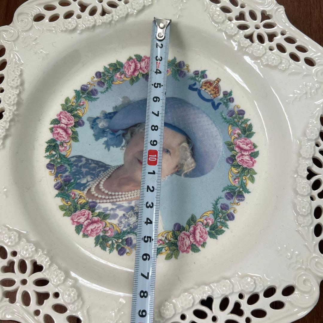 エリザベス女王肖像陶器皿 レース装飾