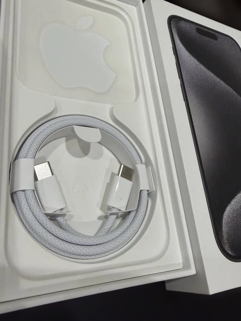 Apple iPhone 15Pro ブラックチタニウム　SIMフリー　極美品