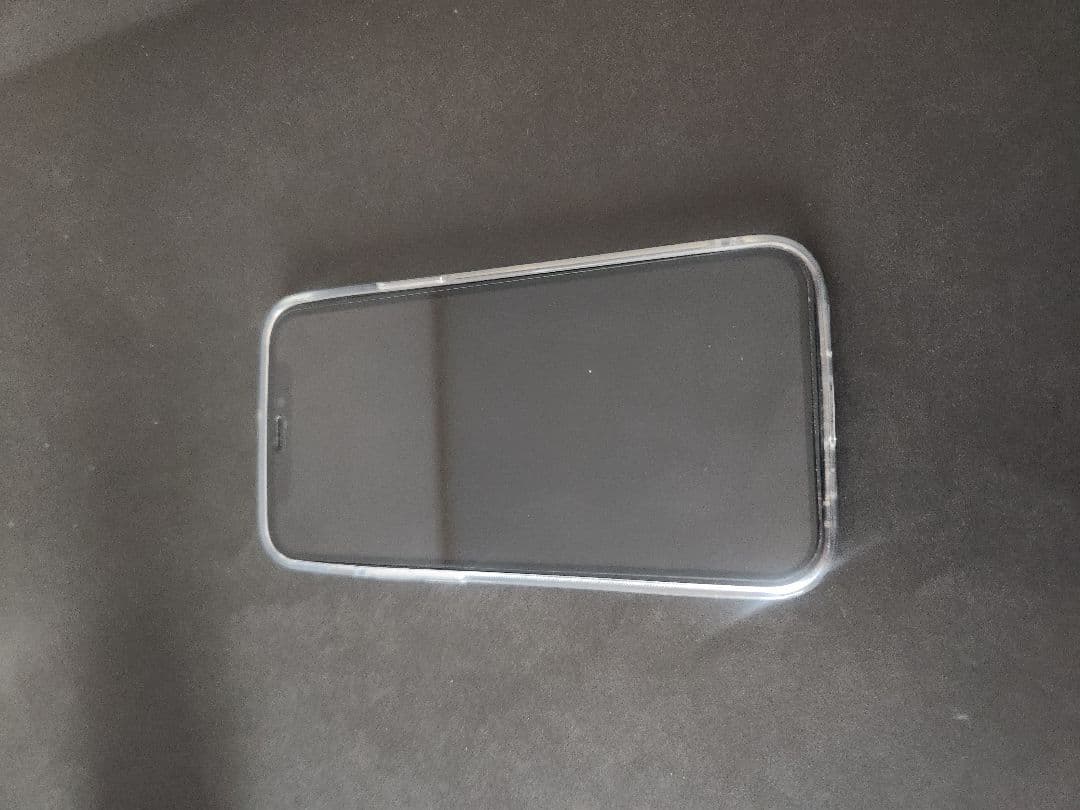 Apple iPhone 12 本体 カバー付き